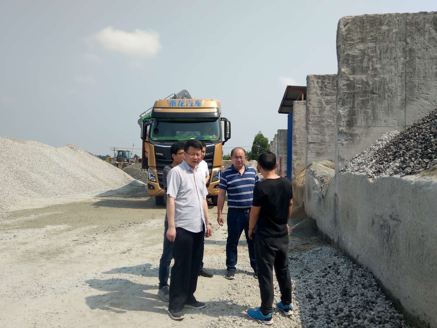 中國建筑科學研究院外加劑技術研究中心主任高桂波博士蒞臨湛江港創(chuàng)公司參觀指導