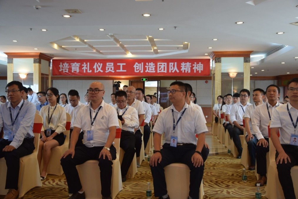 培訓(xùn)禮儀員工，創(chuàng)造團(tuán)隊(duì)精神 ——港灣工程公司組織開展禮儀培訓(xùn)