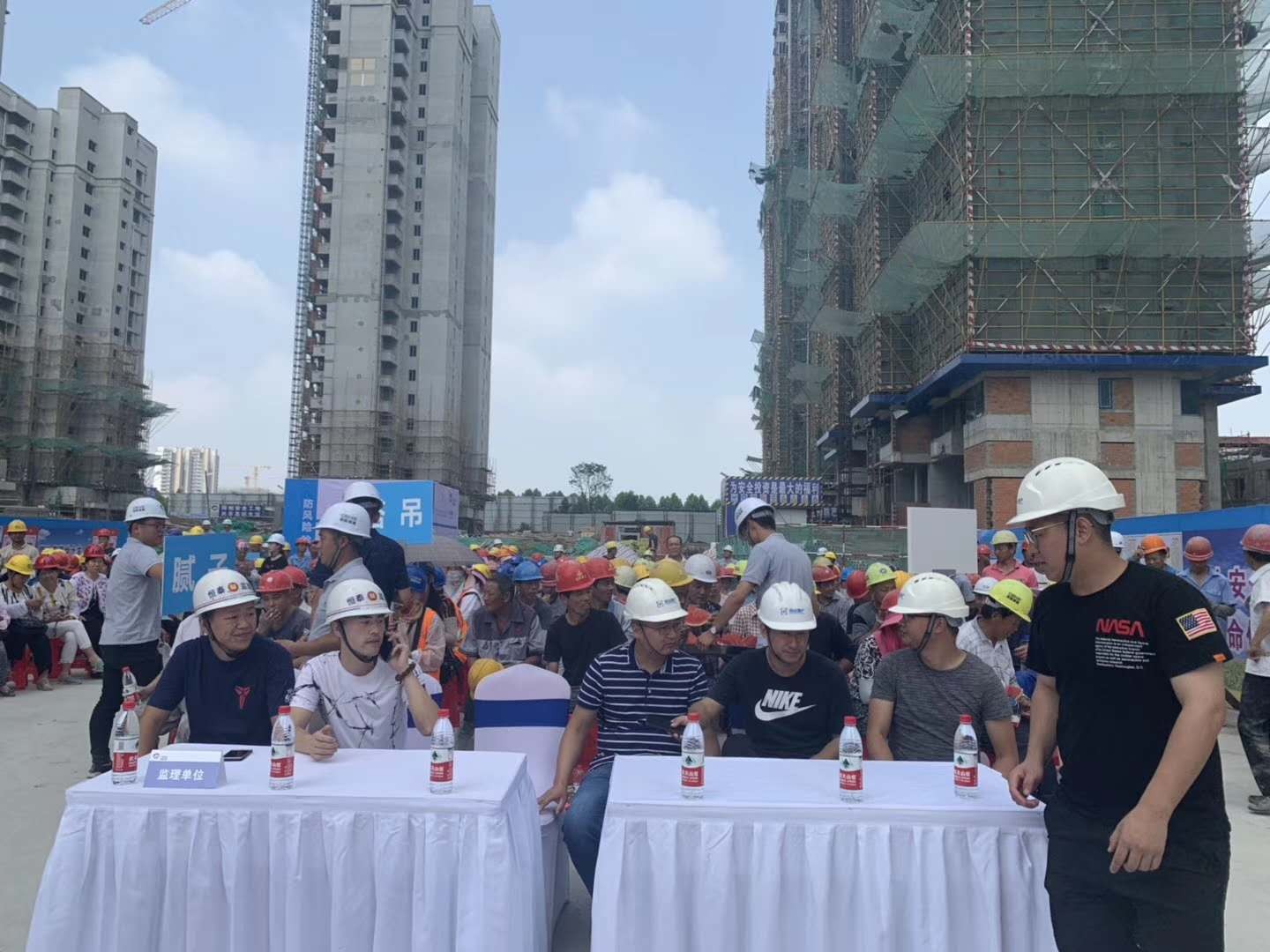 不忘初心，牢記使命 ——八里莊社區(qū)舉行主題黨日活動(dòng)