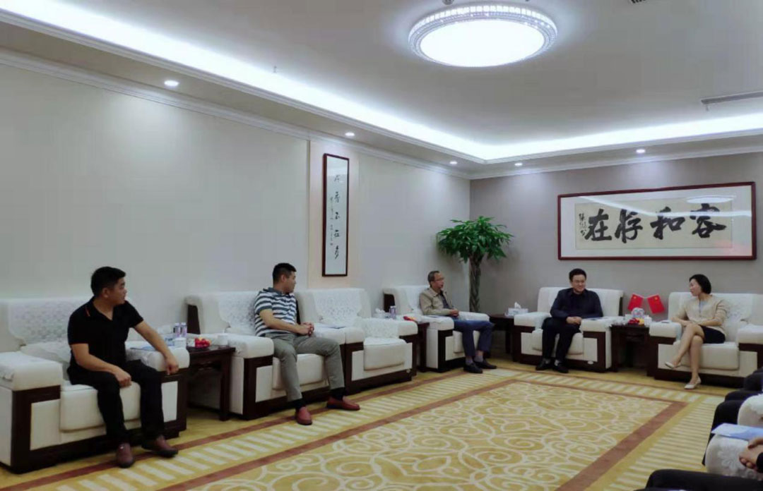 江西省會(huì)昌縣西江鎮(zhèn)黨委書(shū)記何子富一行蒞臨港創(chuàng)建材公司參觀考察