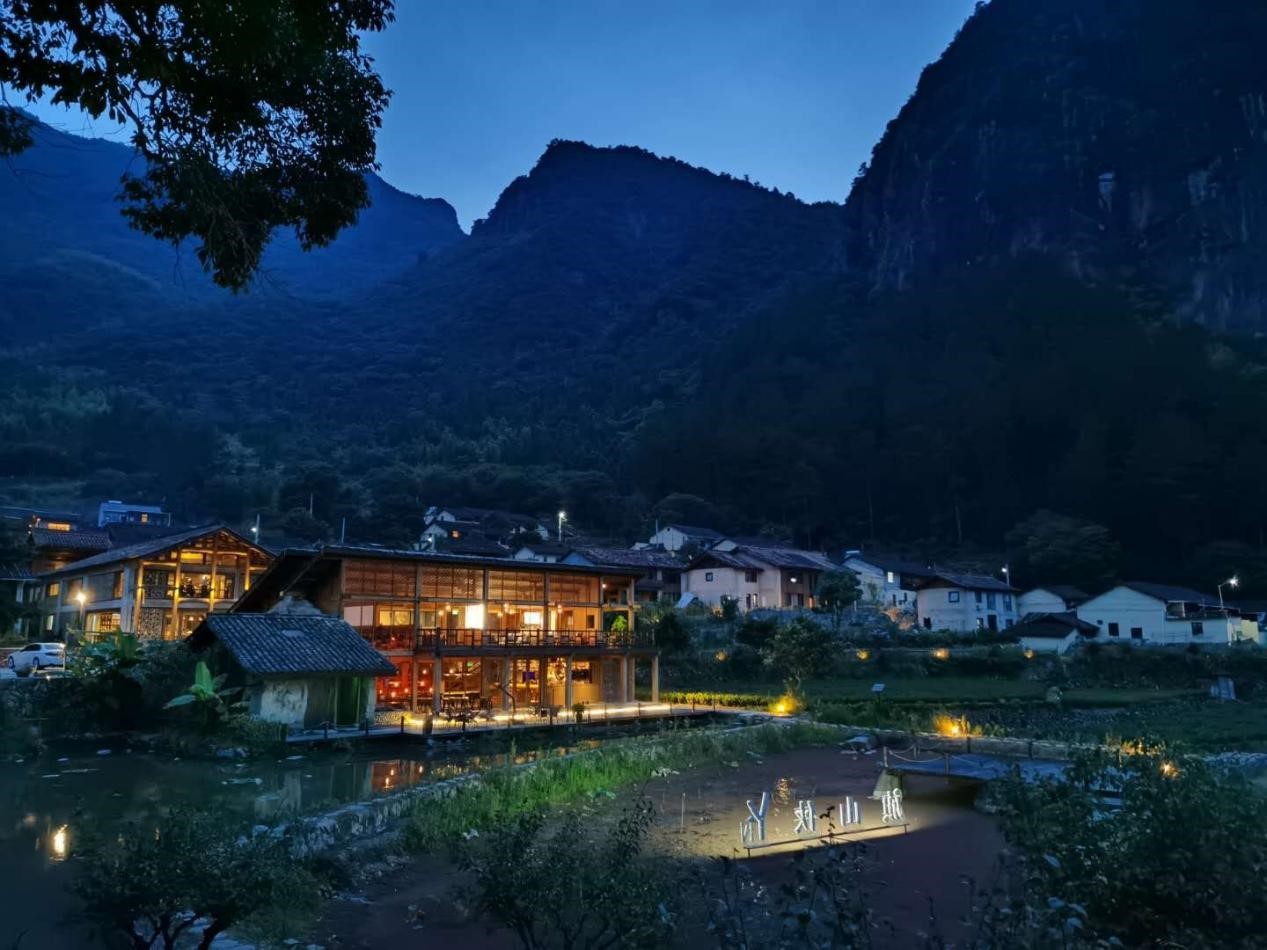 麗水市委書記胡海峰在遂昌調(diào)研時(shí)高度肯定樂領(lǐng)旗山俠隱莊園