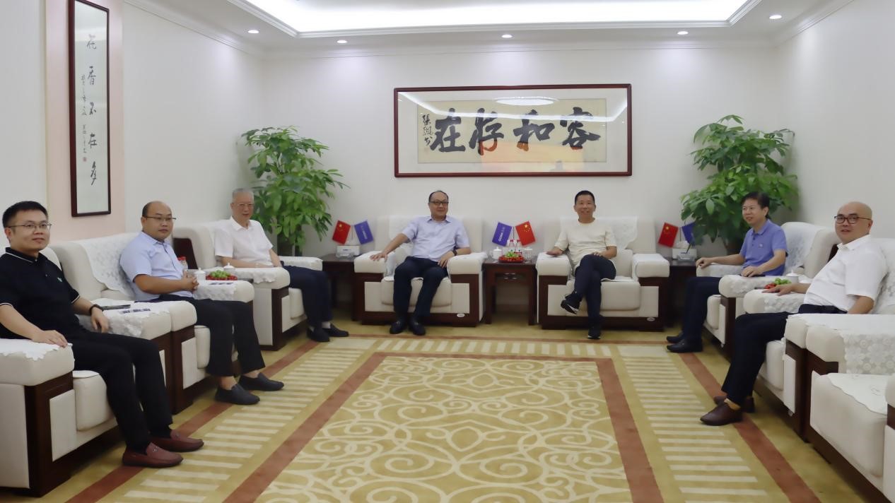 武漢長江航運(yùn)規(guī)劃設(shè)計院有限公司余學(xué)鋒董事長一行蒞臨集團(tuán)指導(dǎo)工作