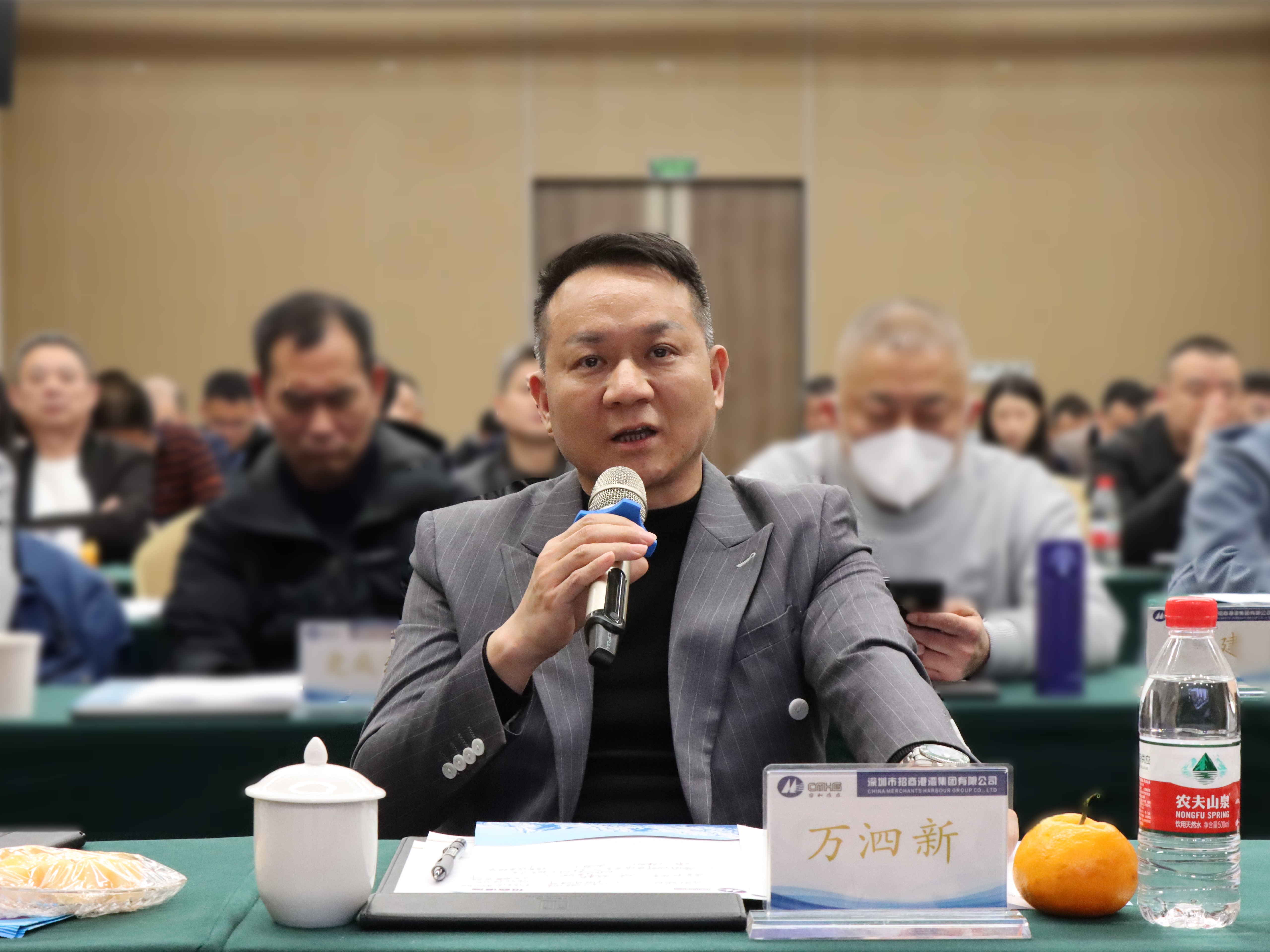 8.港創(chuàng)建材公司董事、總經(jīng)理萬(wàn)泗新發(fā)言.JPG