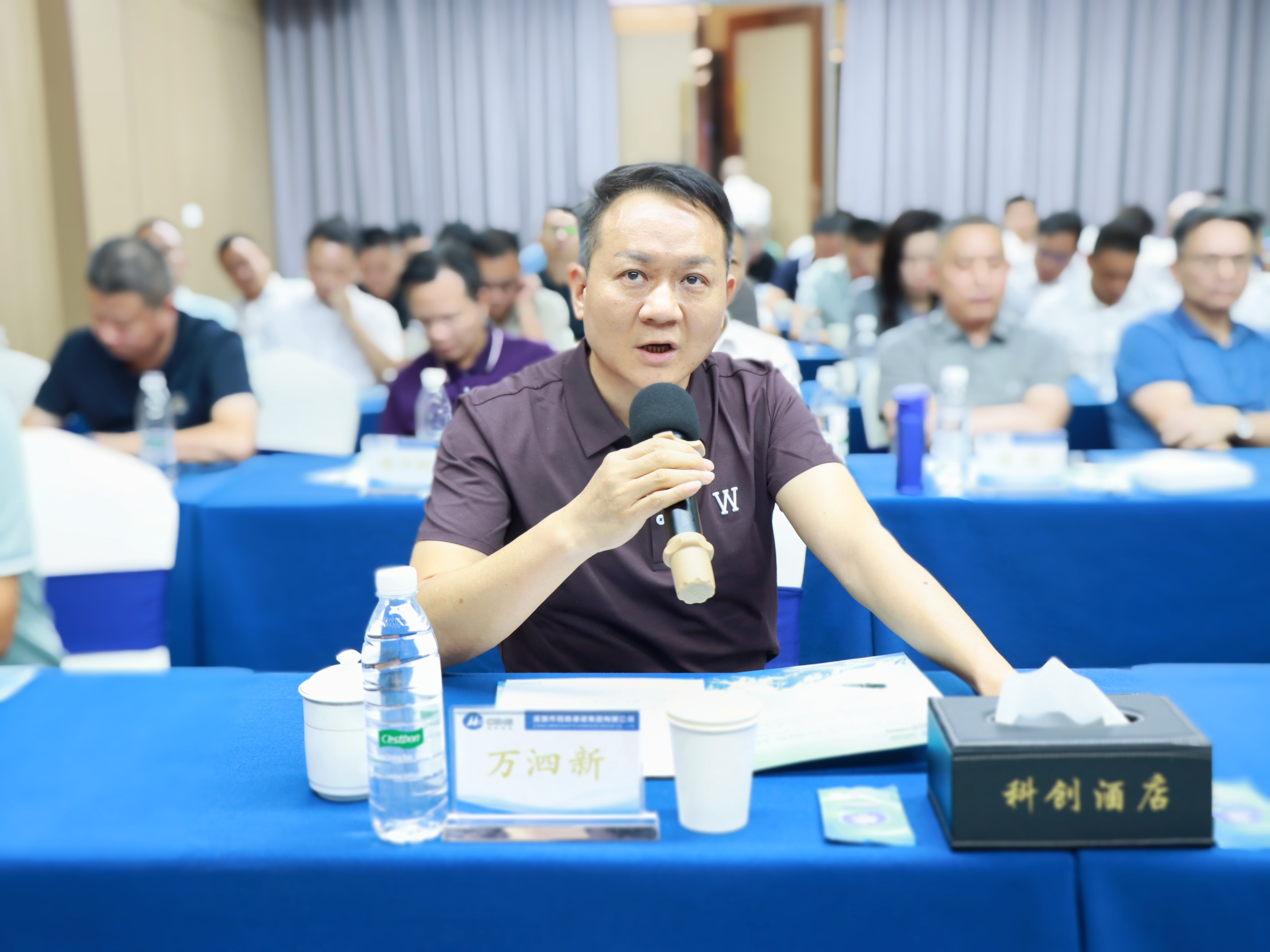 港創(chuàng)股份公司董事、總經(jīng)理萬泗新發(fā)言.jpg